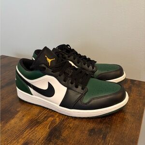 Jordan 1 low green toe